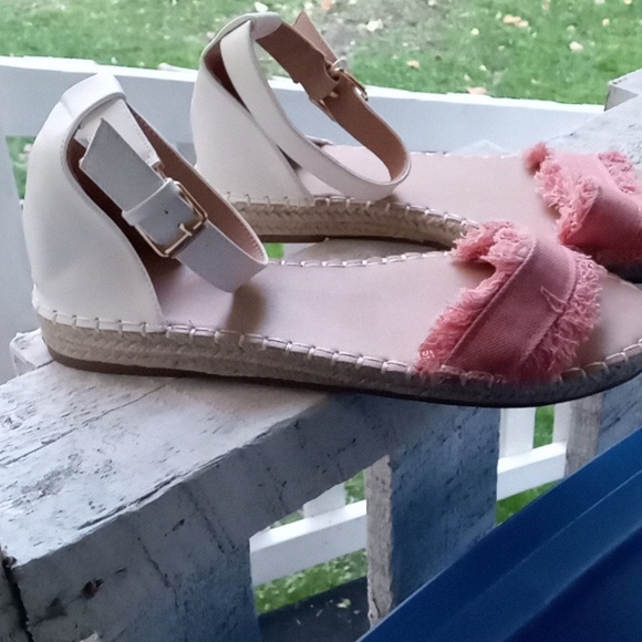 Sandals - Picture 1 of 5